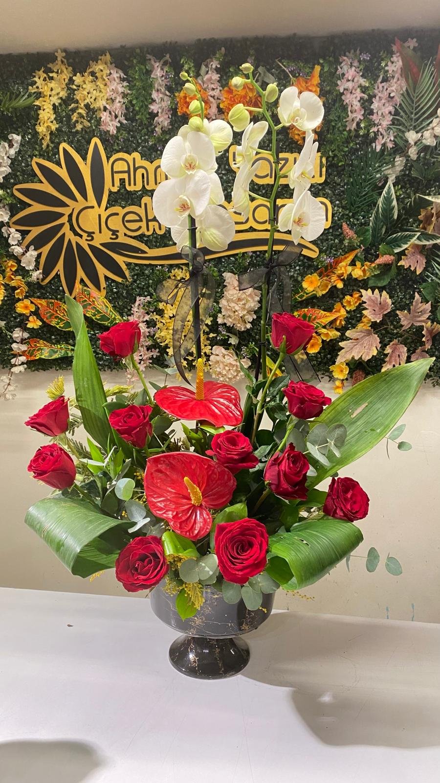 Özel saksıda süslemeli beyaz  orkide