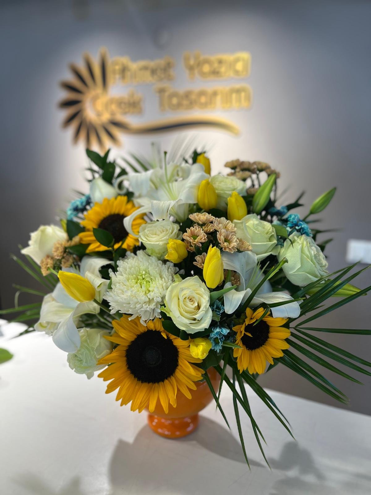 SARI VE BEYAZIN UYUMU 